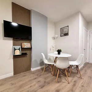  Apartment Quiet, Modern 2bd In Mont Royal